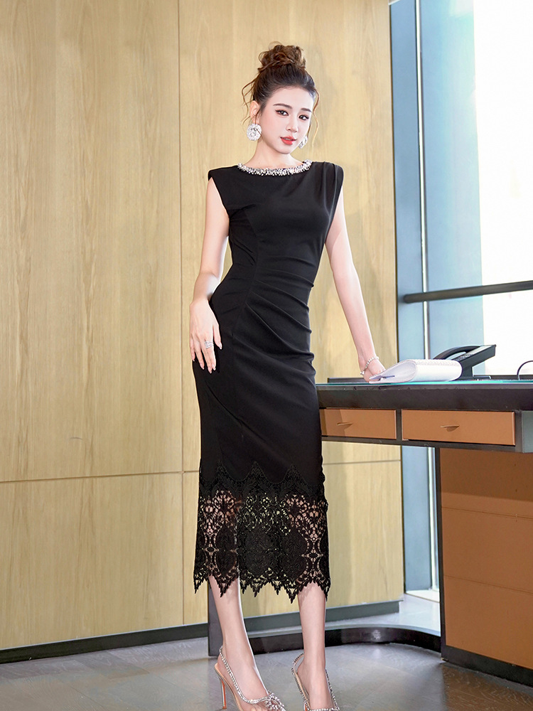 Đầm ren ôm sát cổ tròn đính kim cương kiểu Pháp, váy dài bên trong — đen