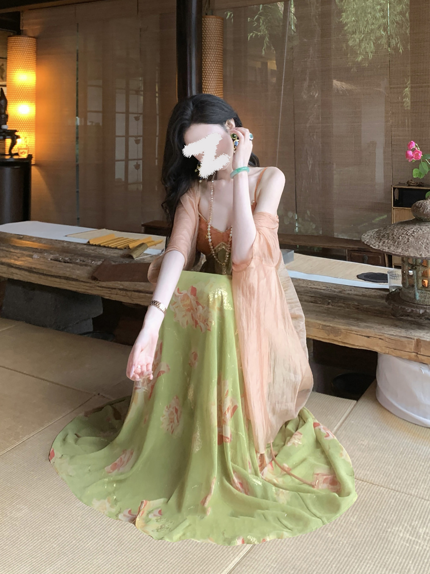 Đầm maxi nữ thắt eo thiết kế cổ yếm họa tiết hoa văn cổ điển — Cam xanh chi tiết 2