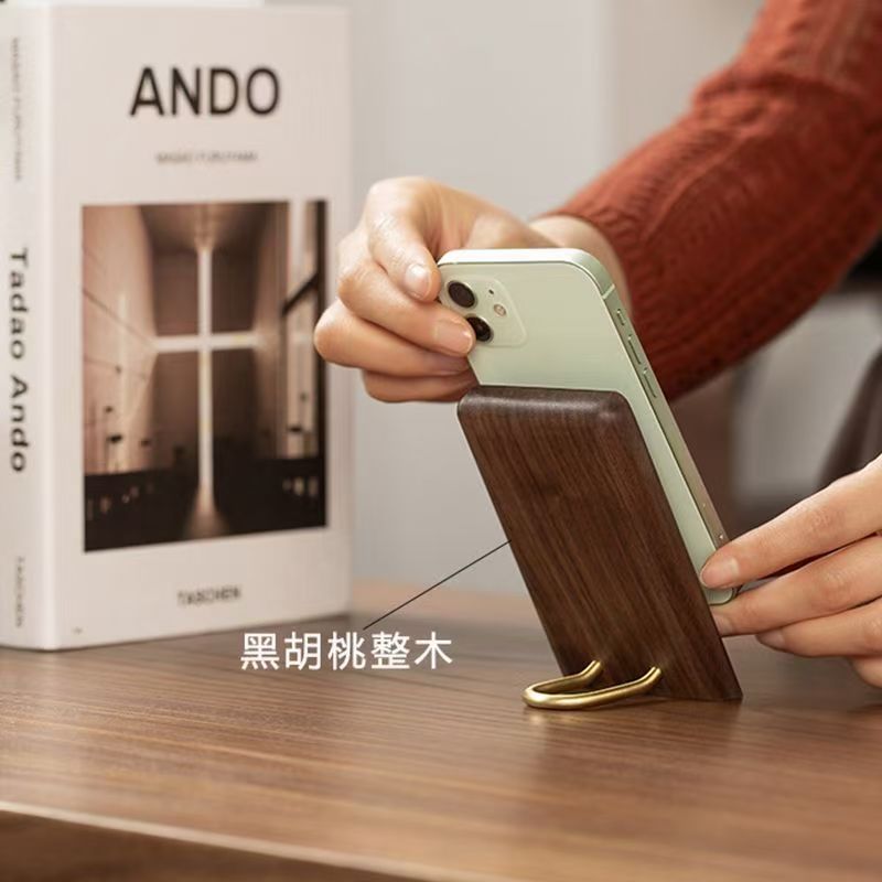 Base de soporte para teléfono móvil de madera maciza de nogal negro norteamericano y latón, adorno retro creativo, soporte de escritorio para teléfono.