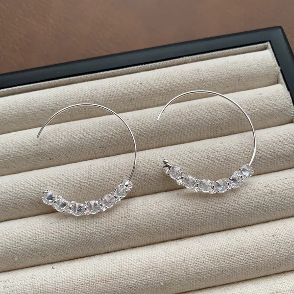 Minimalist and Luxurious C-shaped Hoop Earrings Inlaid with Zircon for a Brilliant Shine, High-end Niche Design, Exquisite and Versatile Ear Accessories