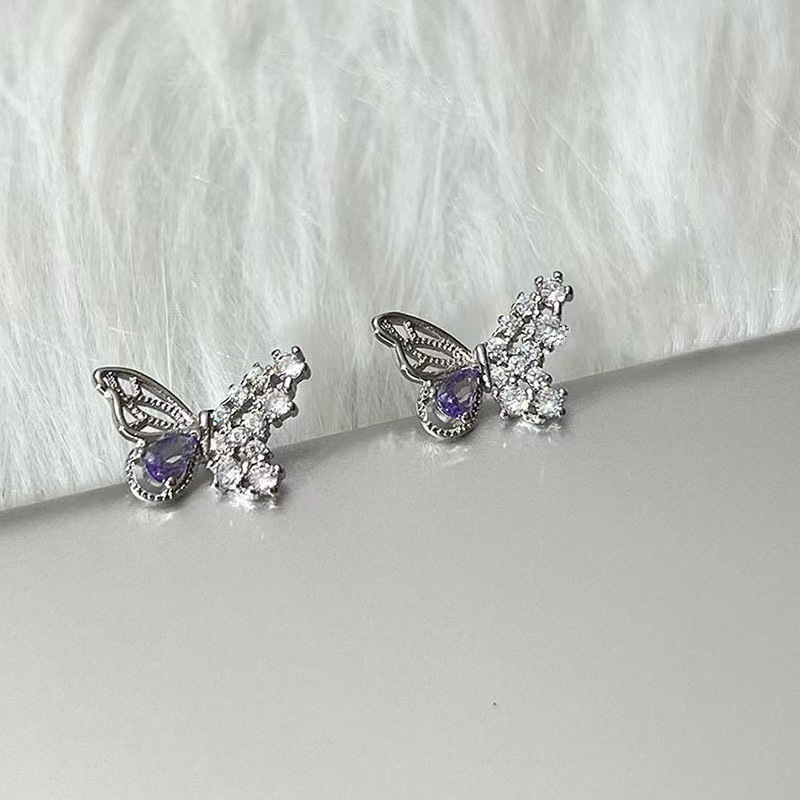 Brincos de tarracha com zircônia e pérolas para mulher elegante_voghion.com