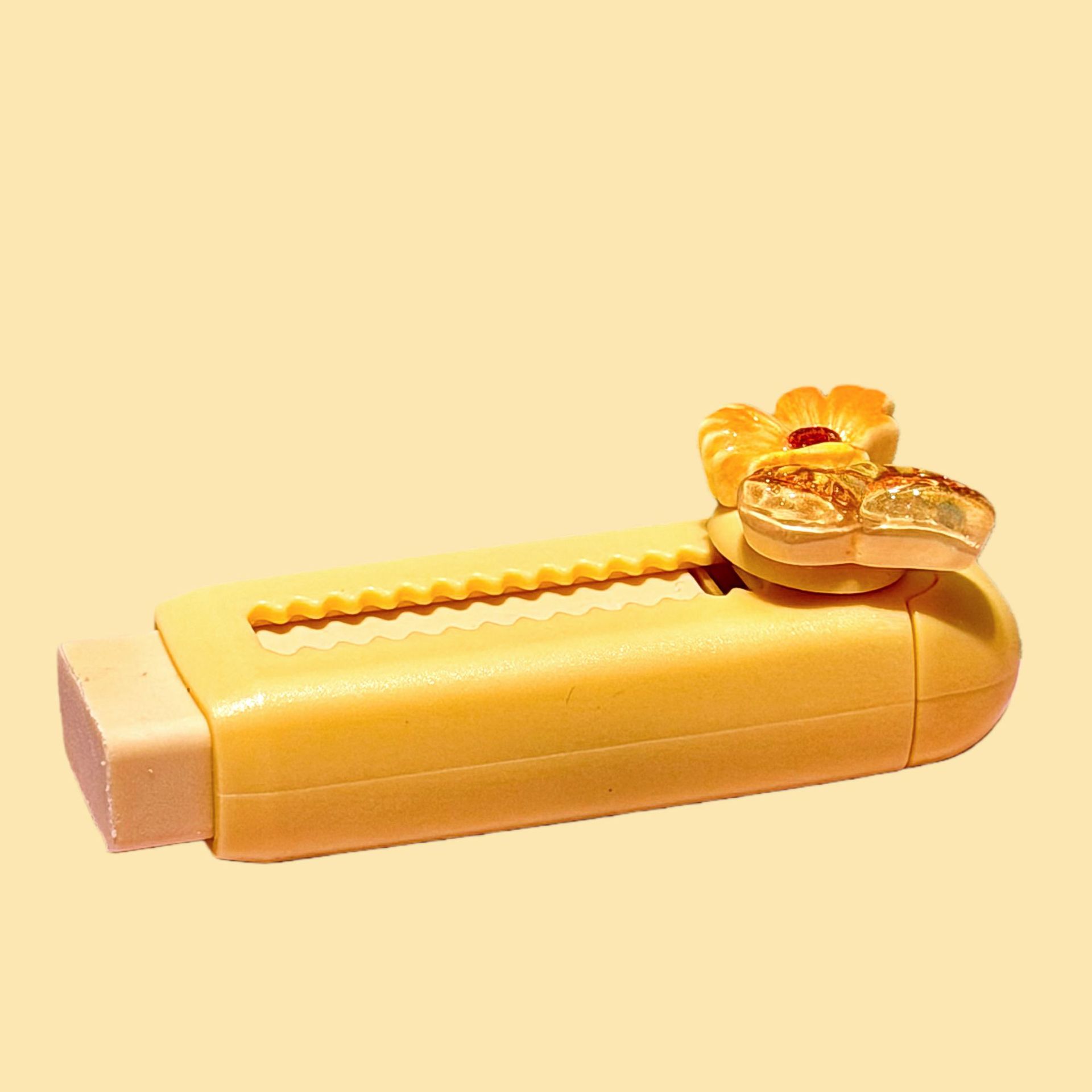 Papelería de dibujos animados de color mariposa empujando y tirando borradores de lápiz limpio borradores de lápiz limpio borradores de lápiz limpio