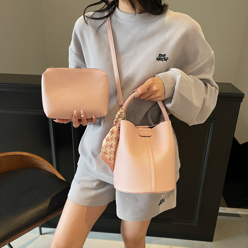 Bolso de cubo portátil de todo fósforo de moda de alta gama para mujer 2025 nuevo estilo bolso de mensajero de hombro simple casual simple
