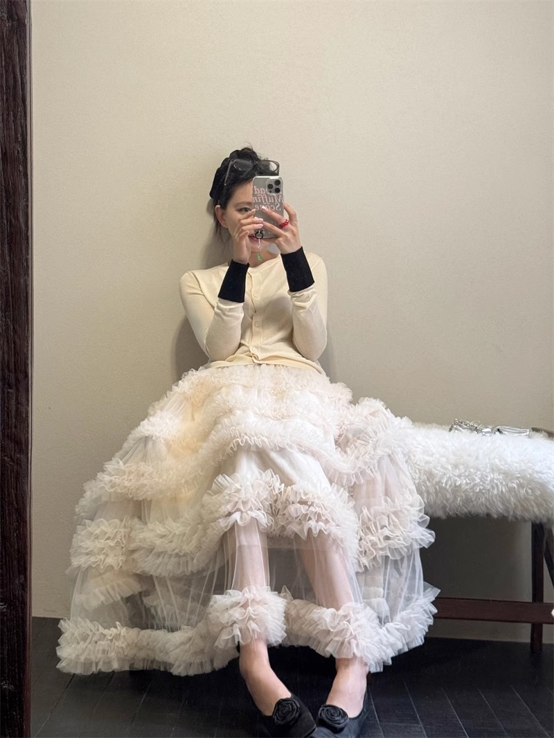 2025小衆アンドロメダの雰囲気感ロングスカート韓国系シンプルなネット糸は、ケーキを重ねてスカート4809を着ている