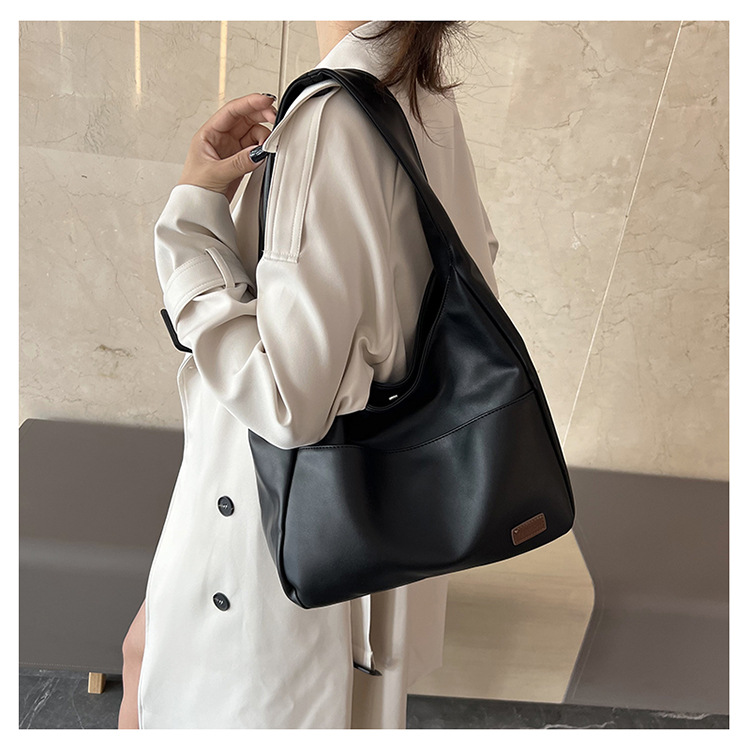 Women's Large Autumn Pu Leather Solid Color Fashion Square Zipper Tote Bag display picture 2