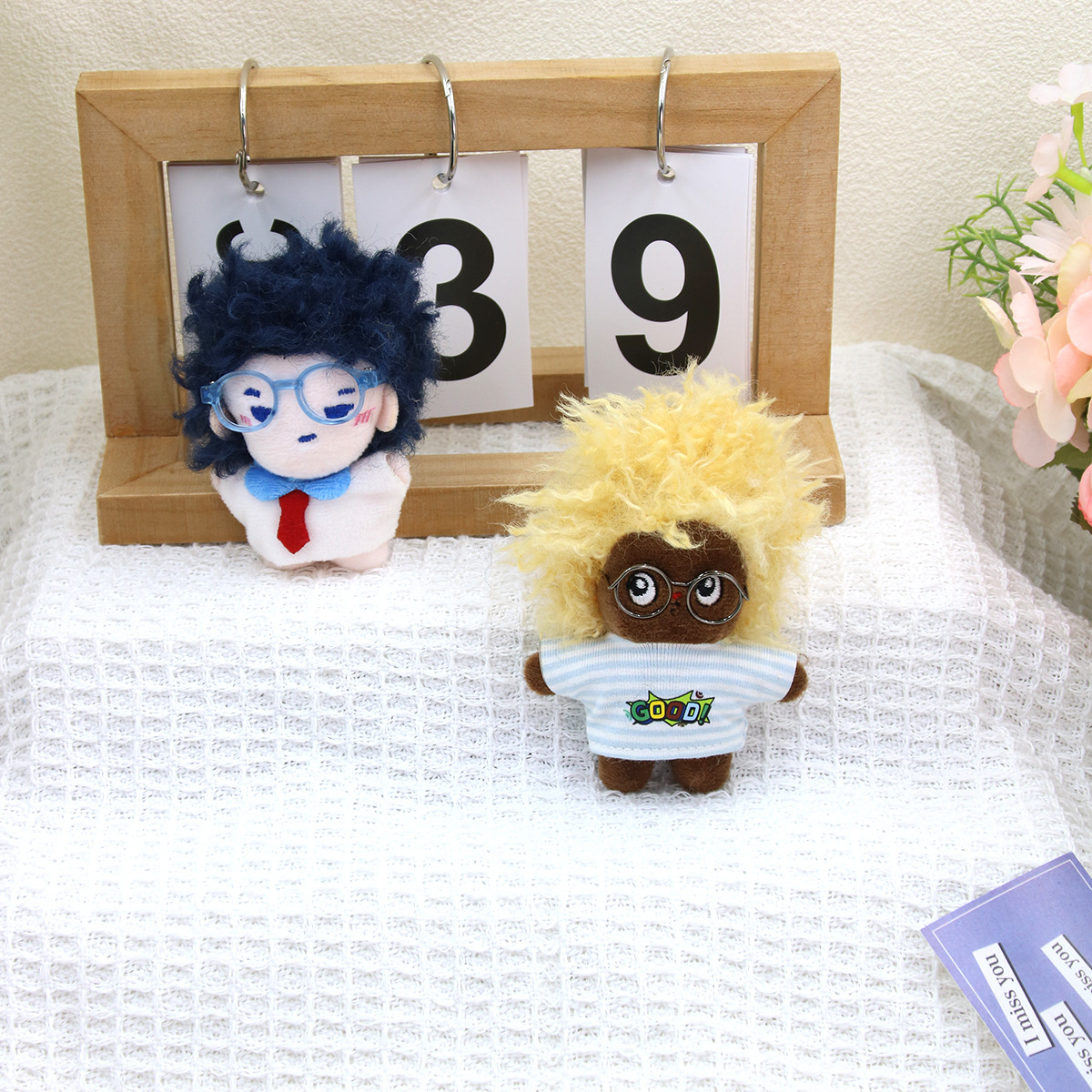 Cute curly-haired doll, plush toy keychain, plush toy, graduation gift, wholesale