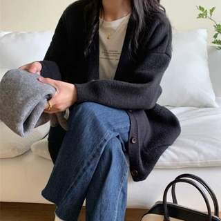 2025秋冬新款韩版V领简约宽松洋气慵懒风纯色针织开衫毛衣女外套