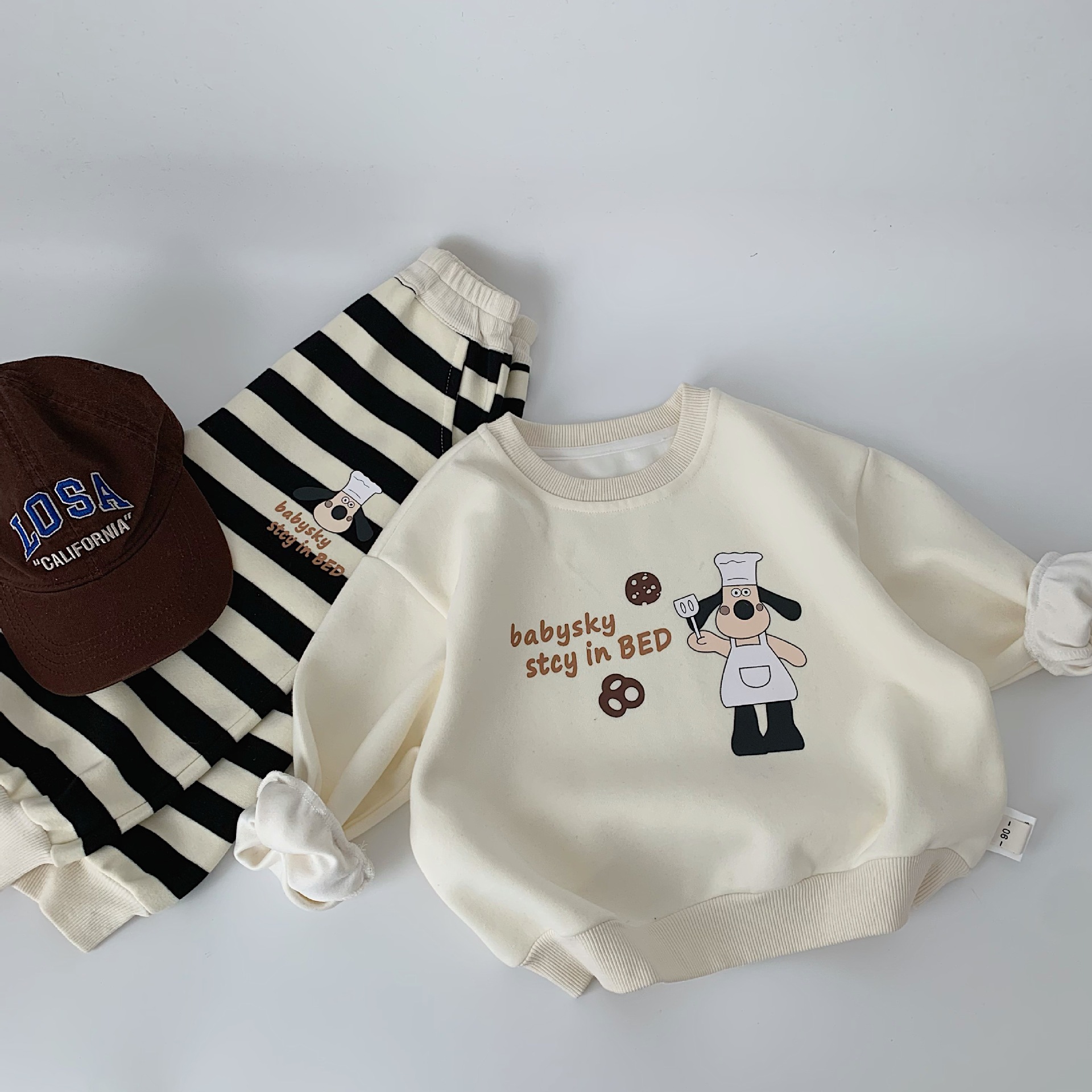 Maibao traje infantil de primavera suéter de dibujos animados para niños y niñas pantalones casuales a rayas nuevo conjunto de dos piezas