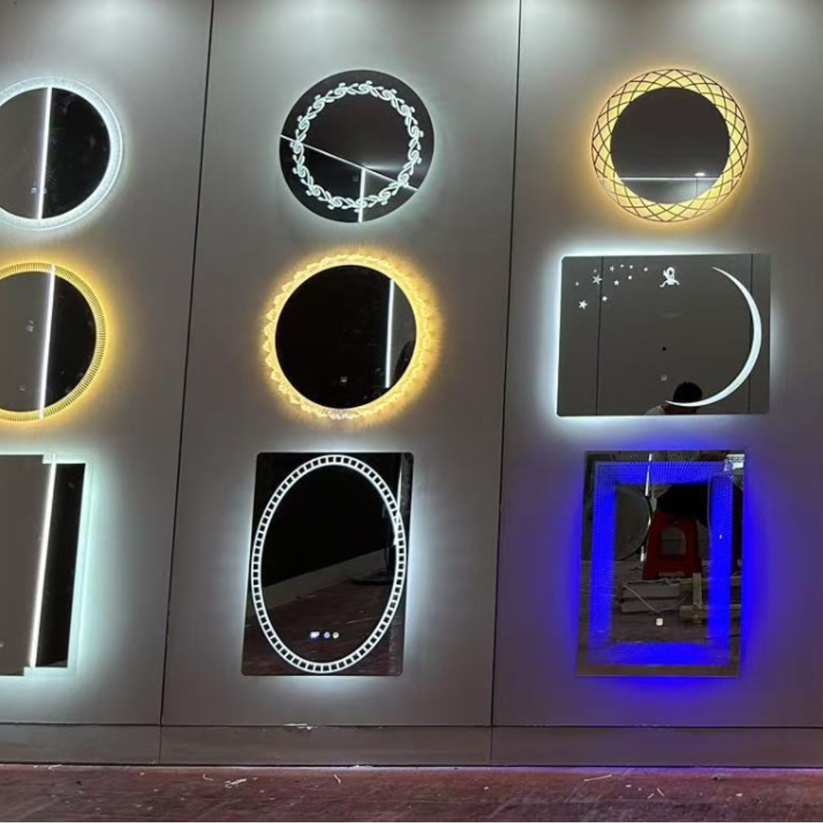 Espejo de baño de desfogado inducción táctil LED luminiscente espejo redondo con lámpara de pared espejo de maquillaje espejo de desfogado