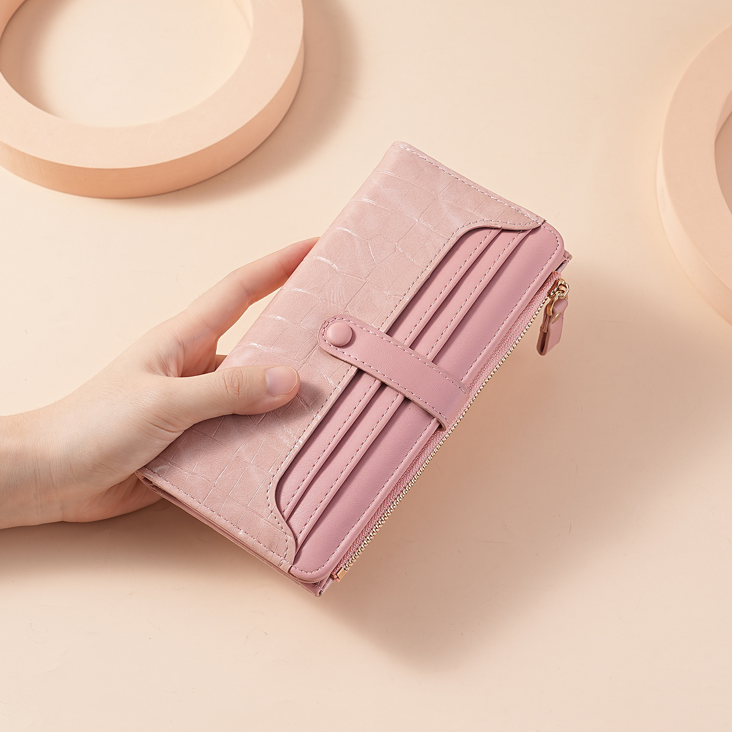 Cartera larga para mujer con textura cocodrilo