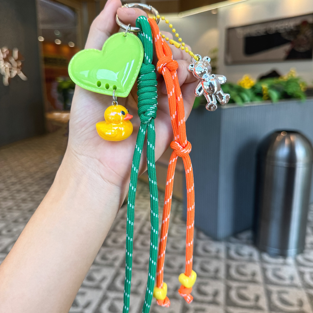 Nuevos productos transfronterizos creativos de letras de color cuerdas trenzadas llavero amor dibujos animados accesorios de diseño bolsos colgantes