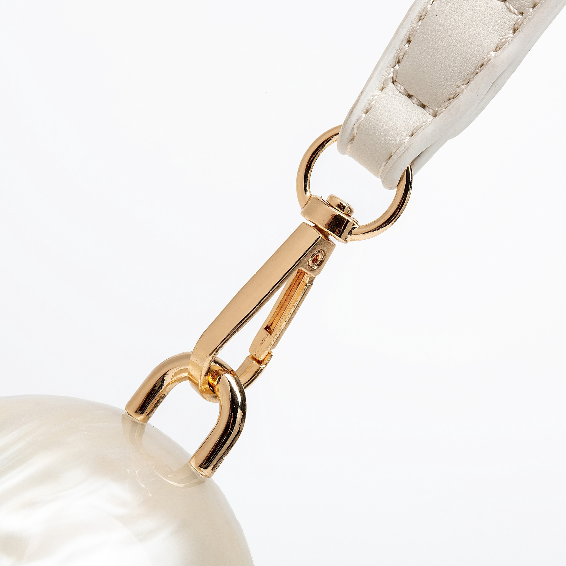 540g Weight Cotton Lining Material Magnetic Buckle Closure Type Single Shoulder Strap, Top Handle Strap Type Evening Bag Bags Type Club, Party Occasion Acrylic Material Heart Shape, Bow Knot Pattern All Seasons Season Women's Gender Elegant Style Square, Oval Shape Arylic Heart Shape Bow Knot Square Oval Evening Bags 2