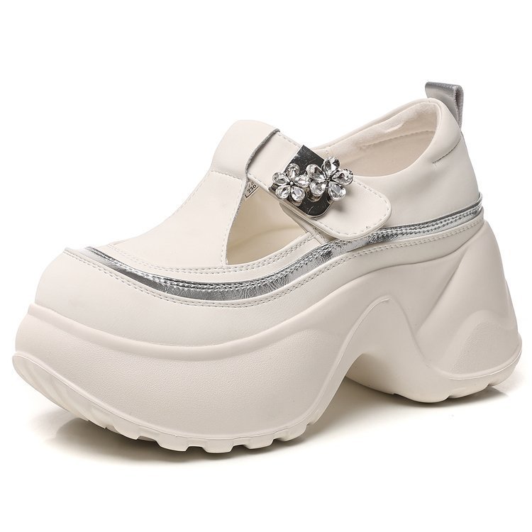 Pequeño aumento de altura de fondo grueso zapatos blancos para mujeres 2026 verano nuevo hueco respirado zapatos de papá sandalias casuales