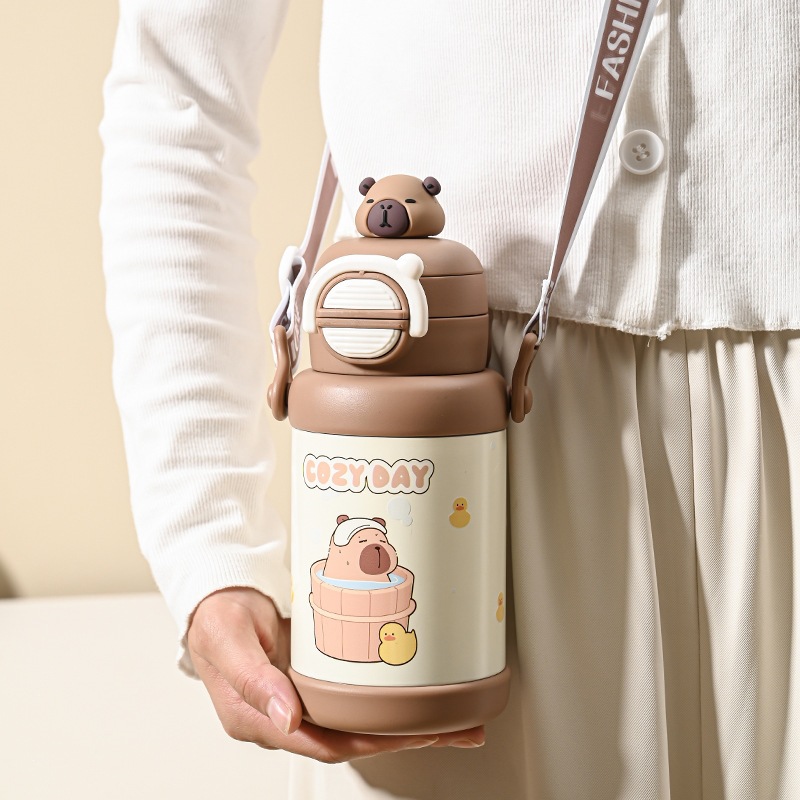 2025 Kapibara taza de calor para niños de alto valor facial, gran capacidad para llevar lindos tazas de agua portátiles