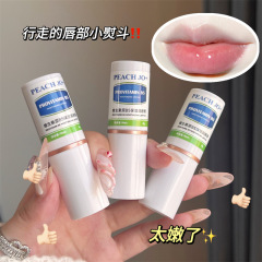 PEACH JOビタミン元b 5保湿リップクリームは水を補給します。