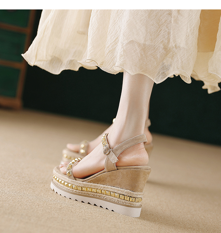 Sandal cao gót nữ đế xuồng đan rơm, mũi vuông hở ngón, quai ngang đinh tán — màu đen, màu kaki chi tiết 12