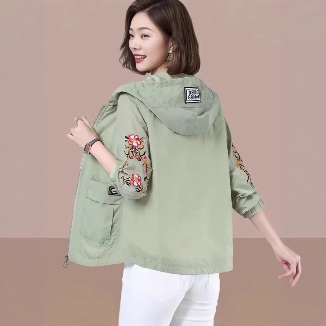 Middle-Aged Mom's Embroidered Sun Protection Clothing for Women, 2025 Summer New Style, Sun Protection, Uv Protection, Long-Sleeved Thin Coat, Stylish