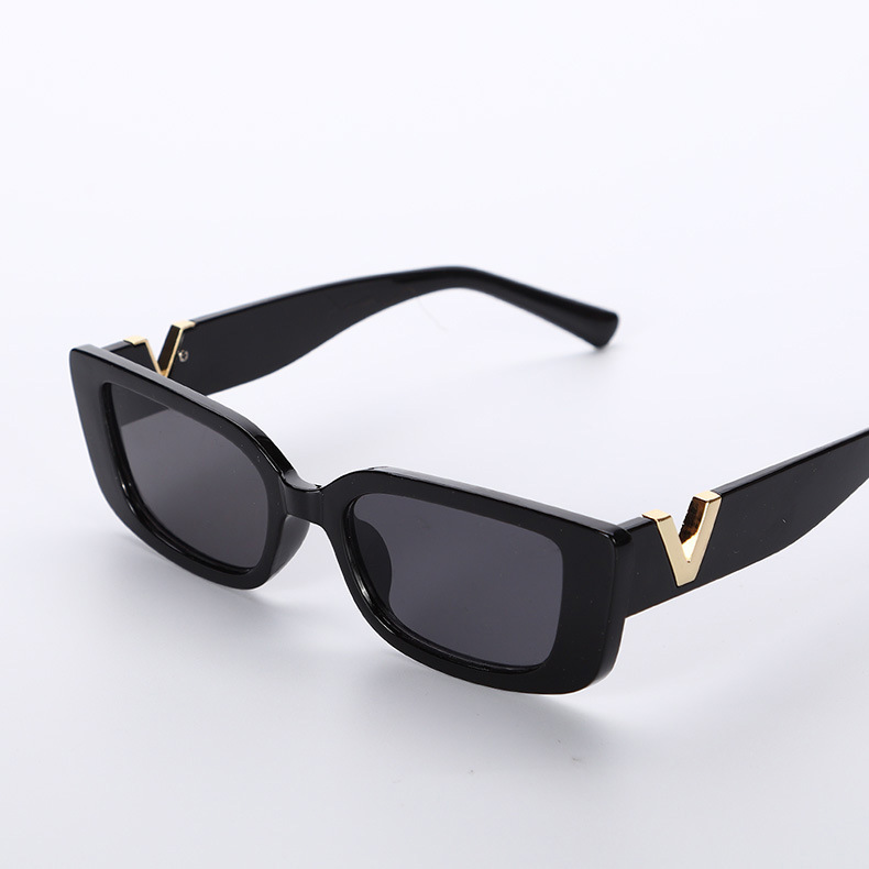 2023 New Metal Hinge Fashion da donna Small Box Street Shooting Show Occhiali da sole_voghion.com