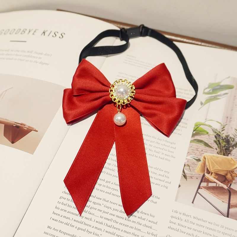 Red pearl buckle