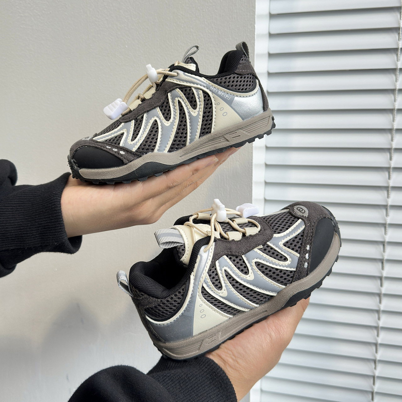Zapatos casuales de moda infantil versátiles de verano 2026 nuevos zapatos de entrenamiento transpirables para niñas zapatos deportivos para niños para correr image 3