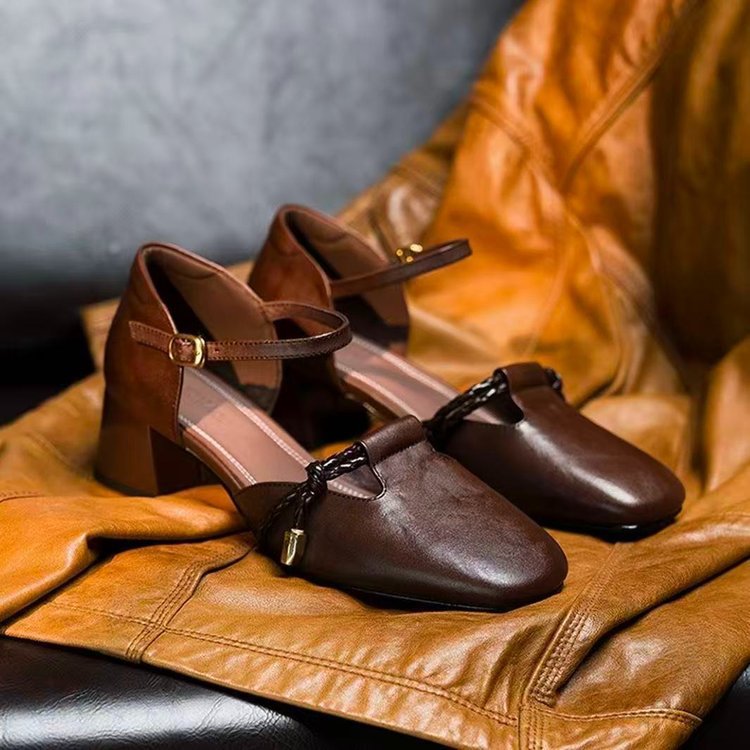 Tacones gruesos de verano sandalias para mujeres 2026 nuevo estilo versátil cómodo tacones bajos de cuero suave de dama zapatos de tacones altos