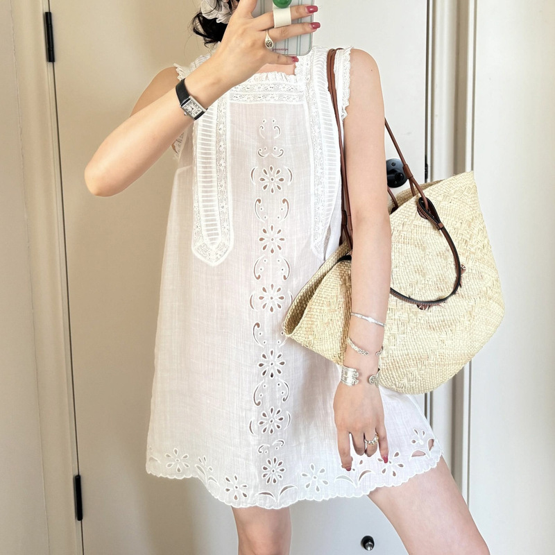 Spot 2025 Spring and Summer Niche Retro Elegant Embroidered Cut Out Lace Top Spliced Sleeveless Petite Dress