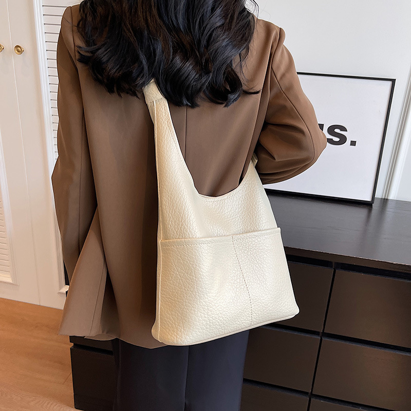 Gran capacidad casual bolsa de axilas para las mujeres 2023 otoño nueva moda casual cubo bolsa de trabajo bolso de hombro de cercanías