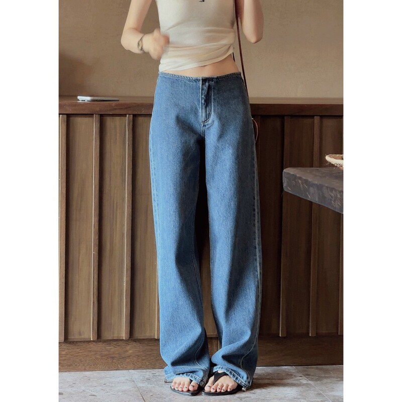 Same style as the popular "Out-of-the-Box" denim: low-waist, drawstring, straight-leg jeans in blue, YZIIIC210