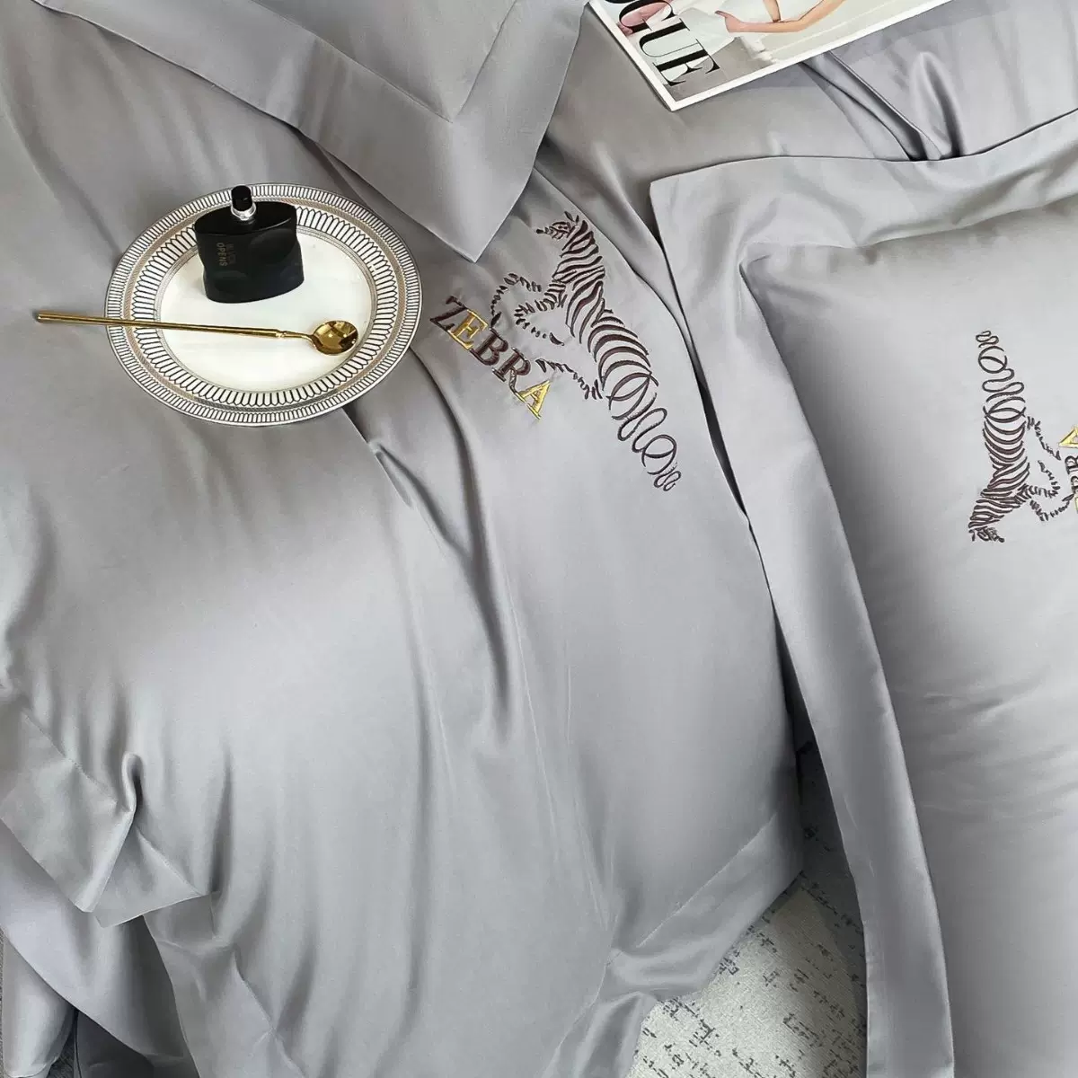 轻奢秋冬加厚轻磨毛四件套超柔长绒棉绣花简约纯色床上用品家纺