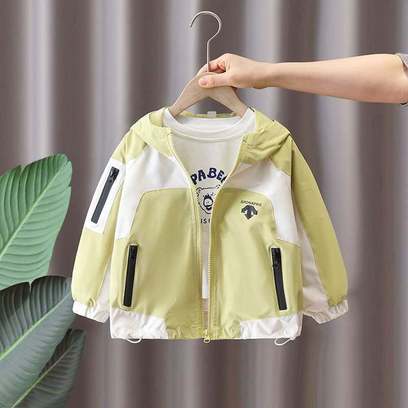 7617 gabardina de primavera para niños 2025 nuevo estilo niño coreano chaqueta de color con capucha primavera y otoño ropa de estilo occidental primavera