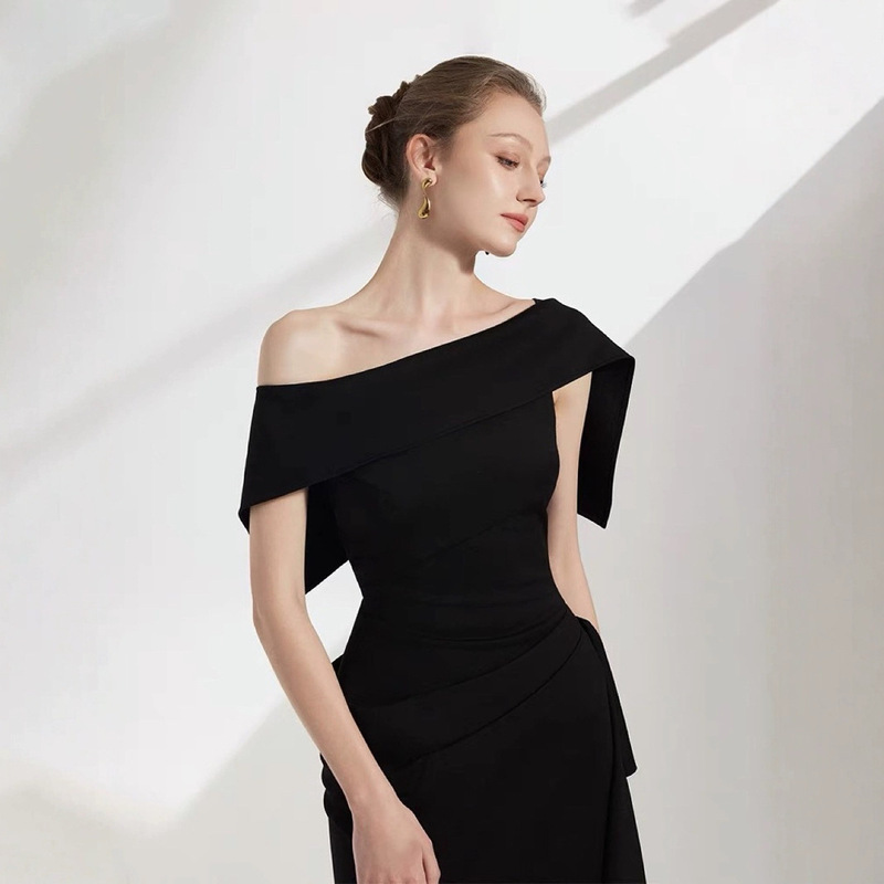 In-Stock Niche Designer Brand New Design Solid Color Asymmetrical Neck Long Knit Dress Elegant Gown