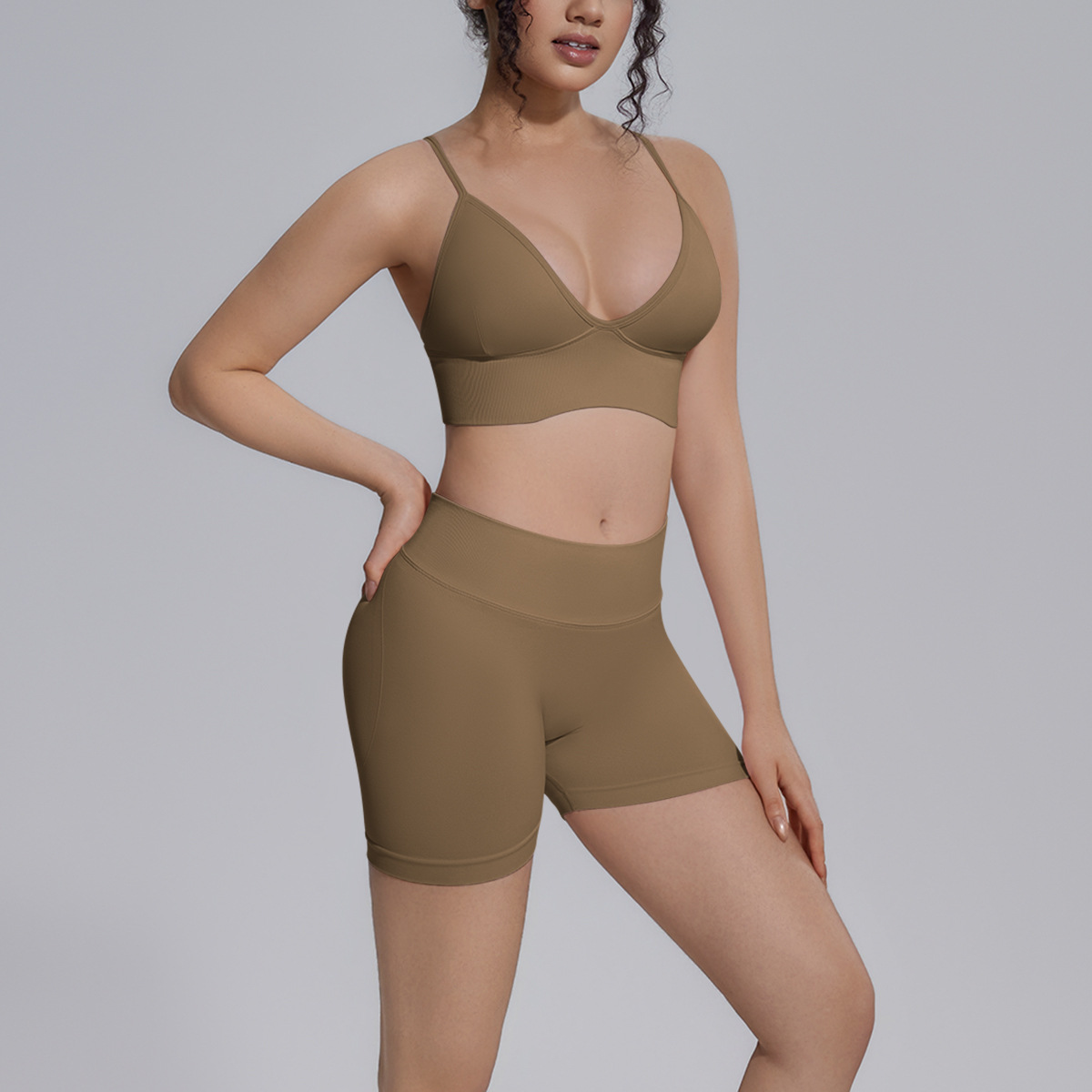 Nuevo cross-border sin costuras color sólido hermoso de espalda alta elástica ropa de entrenamiento de yoga apretada cuatro piezas juego de ejercicio ejercicio ejercicio ejercicio