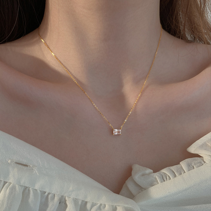 Simple Compact Four-pronged Square Diamond Necklace For Women, With Cool Minimalist Style, Featuring A Rectangular_voghion.com