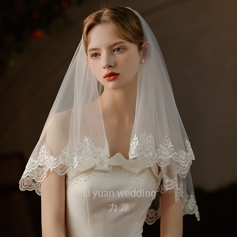 結婚式の婚姻届提出とフォトシュート用ショートレースウェディングベール（ヘアコーム付き）