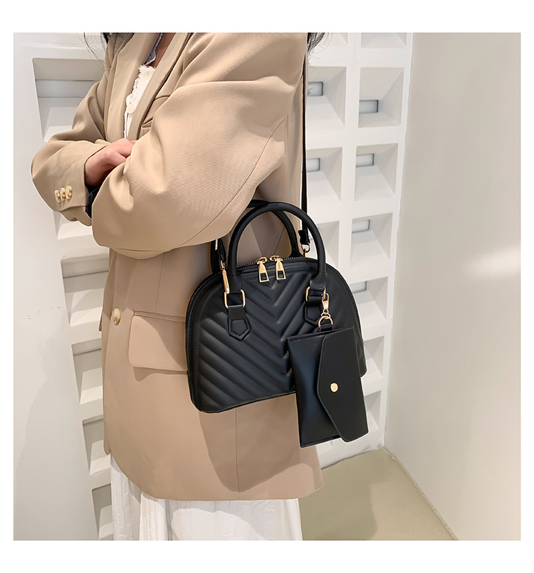 Women's Small Spring Pu Leather Stripe Solid Color Fashion Square Lock Clasp Dome Bag display picture 1