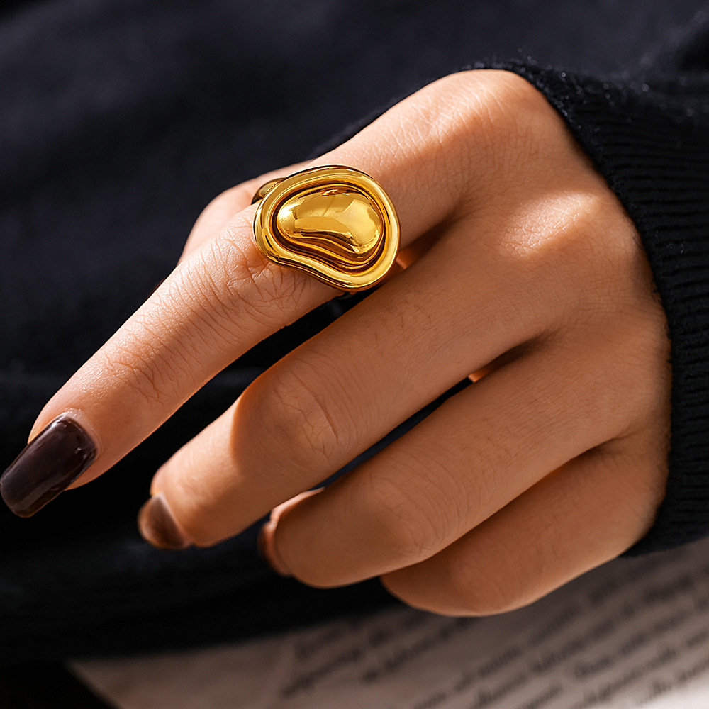 Titanium Steel PVD Vacuum Cast Irregular Gold Bean Ring With Adjustable Color Retention_voghion.com
