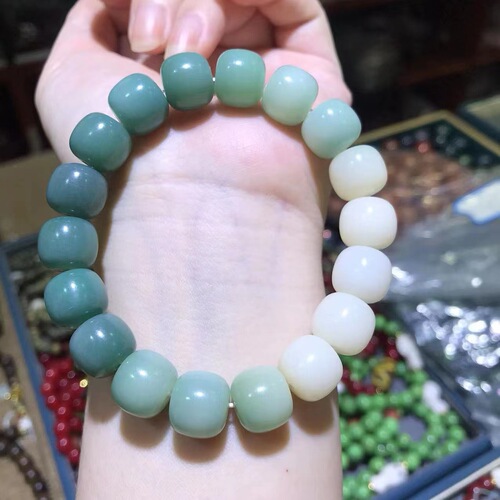 Pengsen Jewelry Natural Bodhi Root Bracelet Wisdom Fruit Gradient Green Bracelet Wholesale White Jade Buddha Beads Jewelry Gifts