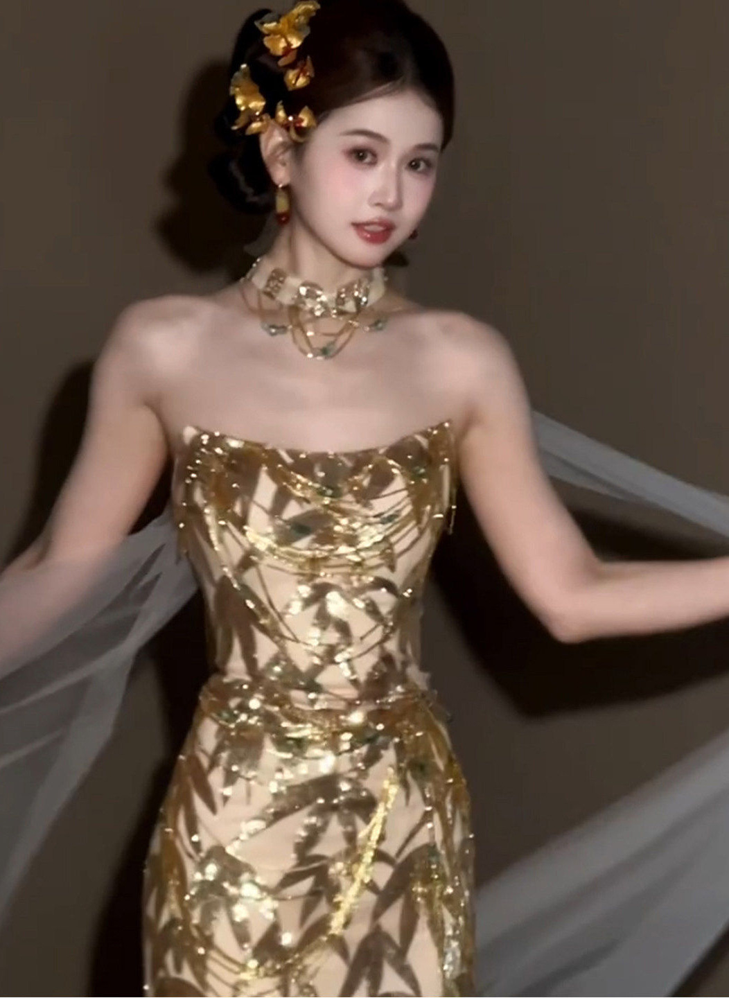 Elegant Strapless Gold Evening Gown For Weddings And Galas_voghion.com