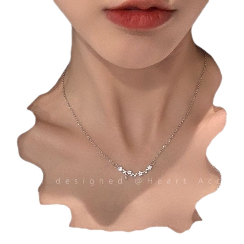 Exquisito collar estrella diseño de nicho femenino Cadena de clavícula de alto grado ins accesorios simples de estilo frío