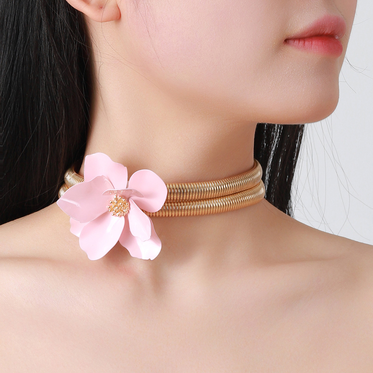 New Fashion European And American Style Simple Mid-East Wind Grind Arenaceous Paint Exaggerated Flower Collar Copper High-Grade Clavicle Chain For Women display picture 13