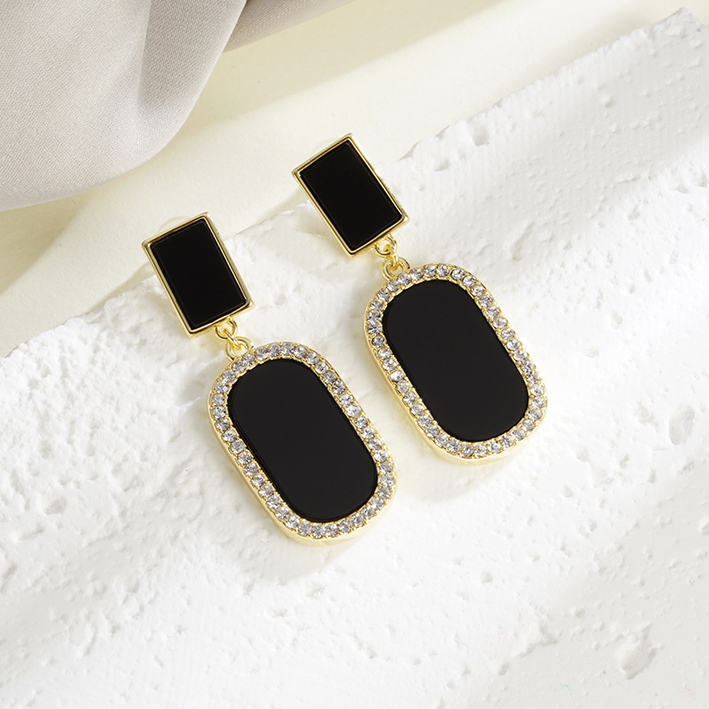 Vietnam Sha Jin moda elíptica micro-instalación de piedra de ojo de gato aleación de cobre de estilo europeo y americano joyas transfronterizas orejas no se desvanecen