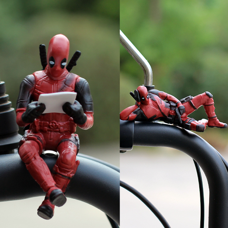 Batería de Deadpool motocicleta eléctrica decoración accesorios accesorios adornos de automóviles muñecas muñecas