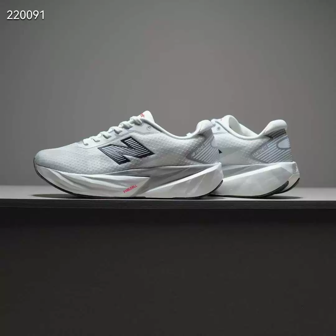 Новый сезонный продукт New Balance FuelCell Rebel v5 удобные, мягкие и износостойкие кроссовки на низком уровне для бега
