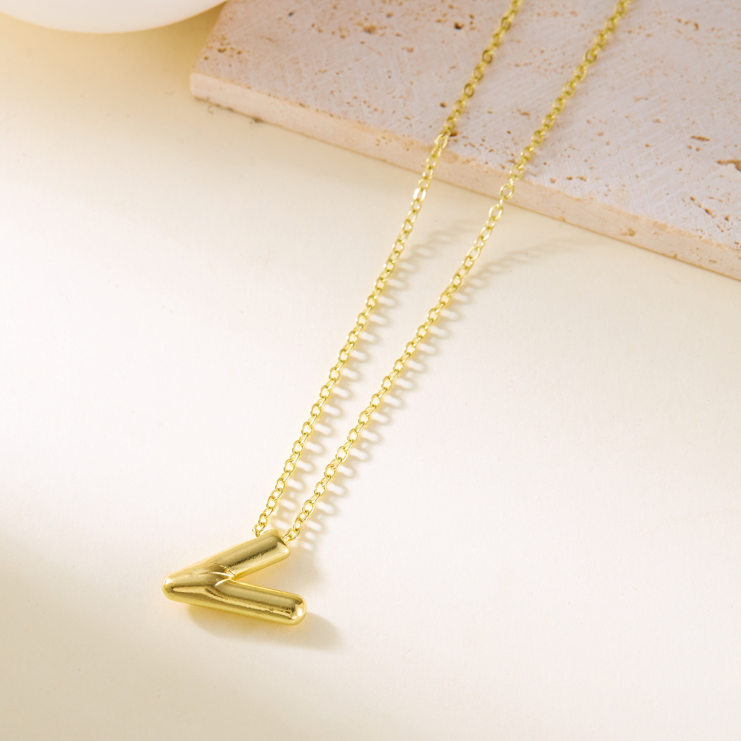 Collier avec pendentif lettre initiale style ballon original_voghion.com