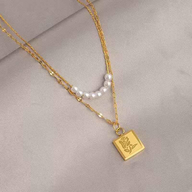 女性用ゴールデンチタン鋼ネックレス、色あせしない、軽い高級ニッチ鎖骨チェーンジュエリー、ハイエンド、多用途、ファッショナブルなネックレス|undefined