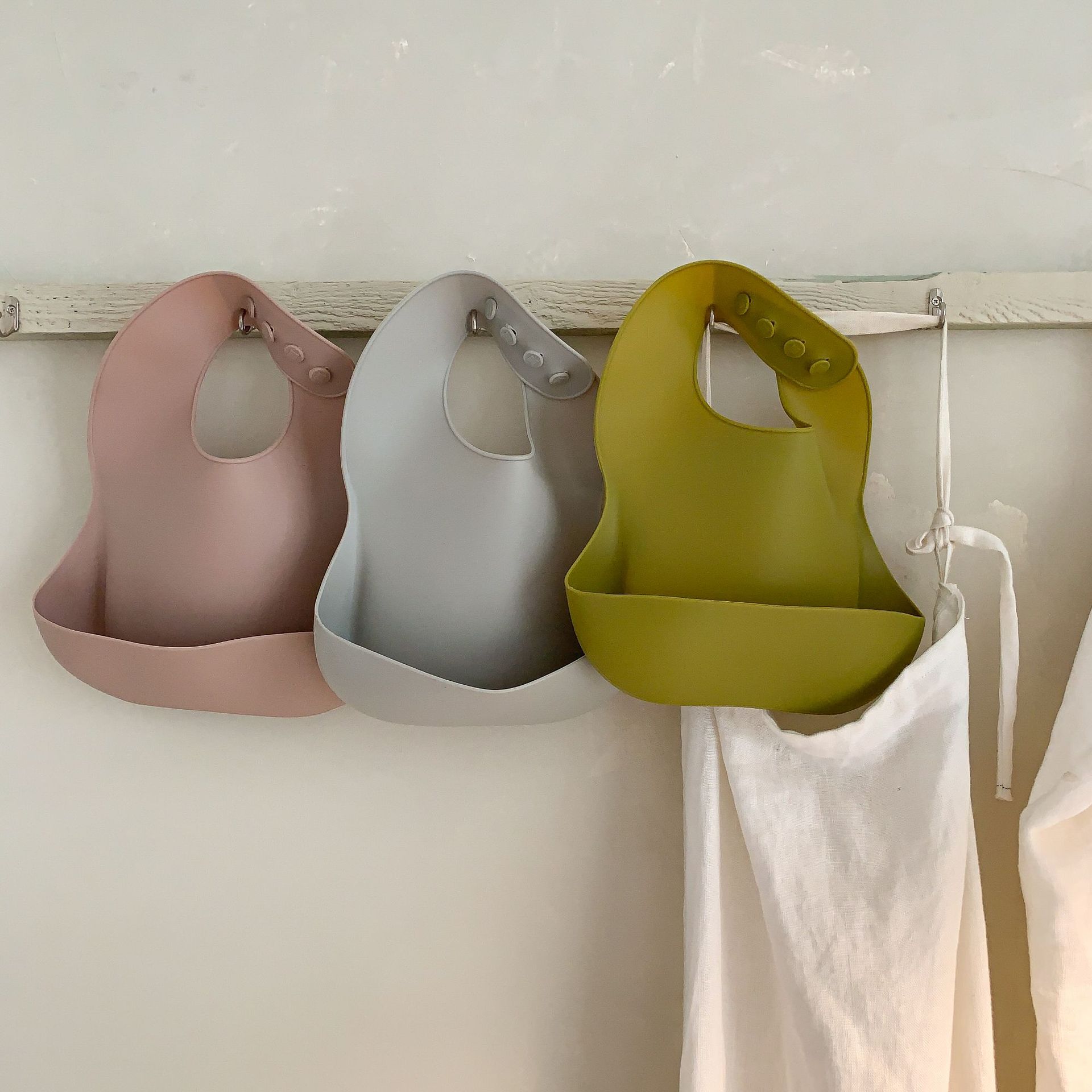Ropa para niños de caña de pera babero de bebé de silicona para niños 2025 nuevo bebé niña alimentación toalla de saliva impermeable