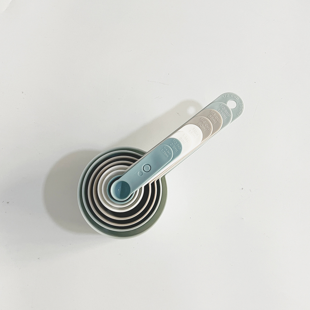 Cuchara de medición de plástico taza de medición de 8 piezas 4 piezas con cuchara de medición de escala herramientas de horneado al por mayor