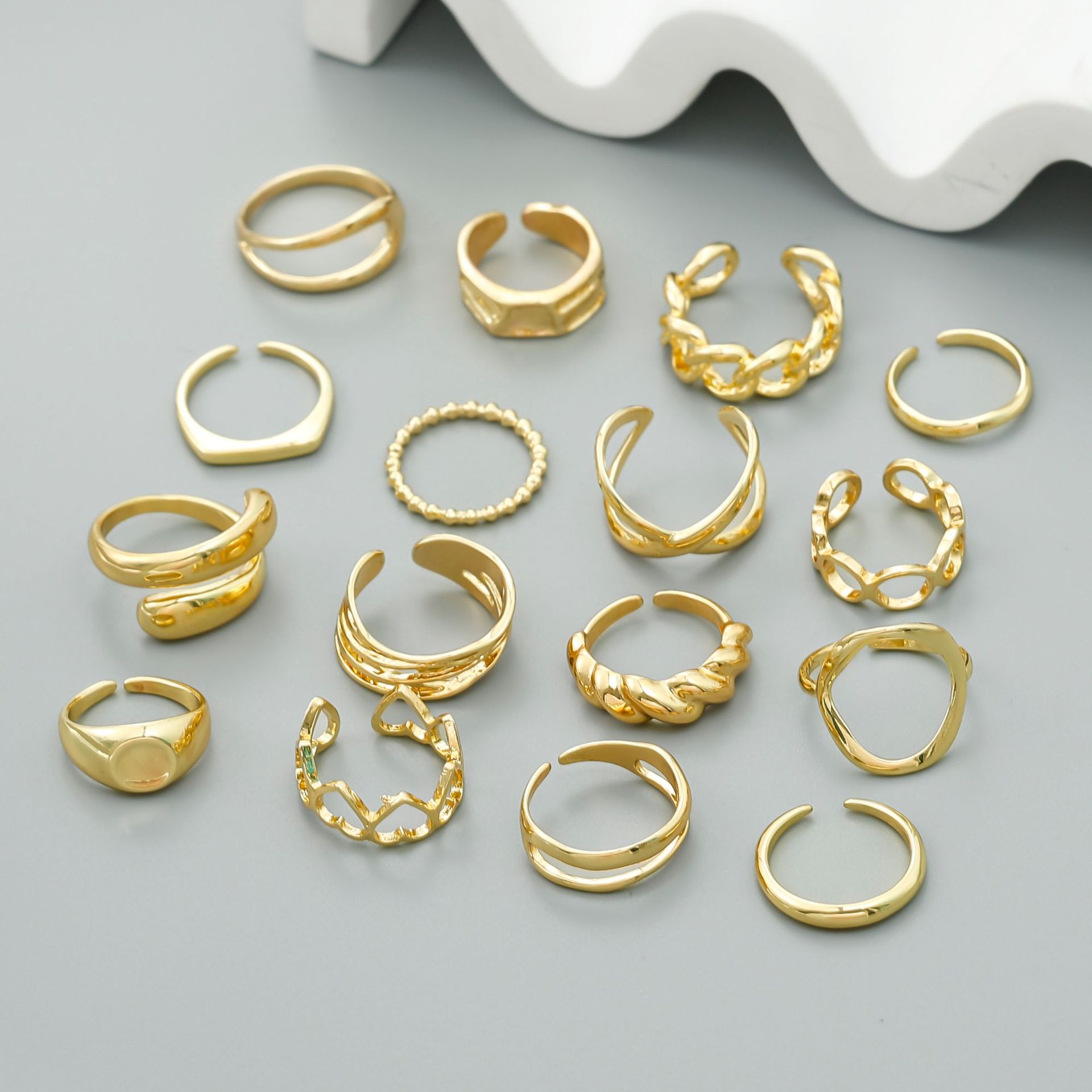 Estilo de lujo ligero europeo y americano transfronterizo, diseño de amor para damas, anillo abierto, diseño de nicho personalizado, joyería de anillo geométrico