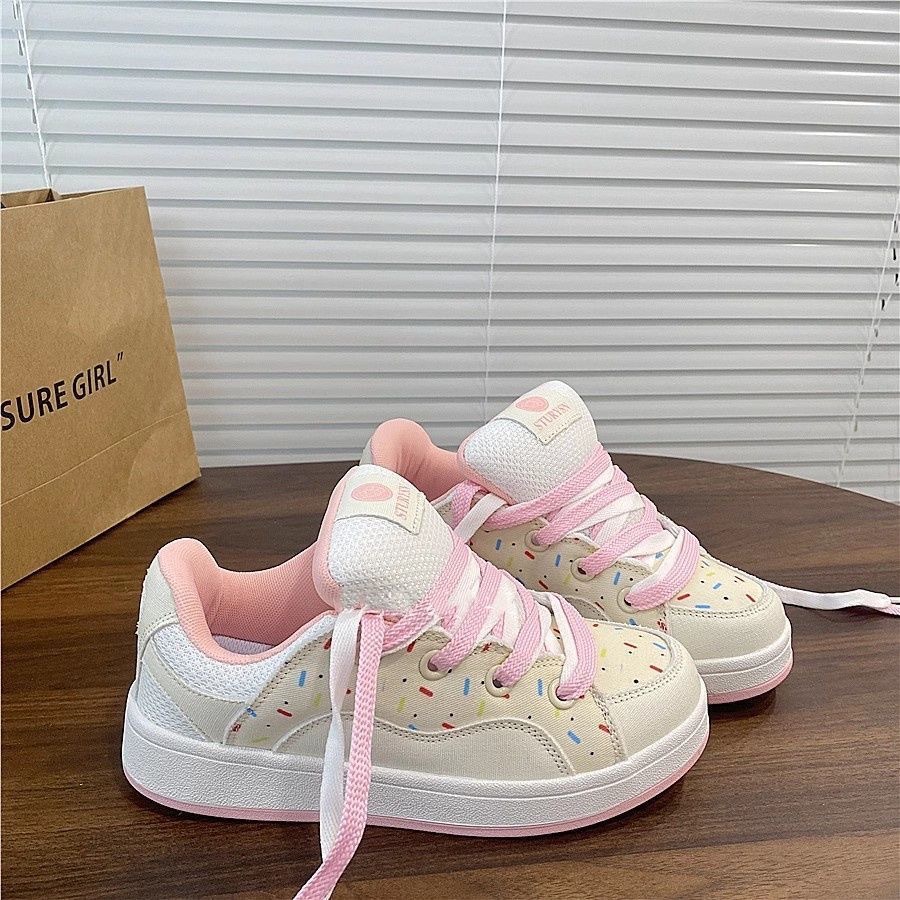 Pequeños zapatos blancos primavera y otoño 2025, nuevos zapatos de pan de color rosa, zapatos de skate de moda casuales para mujeres