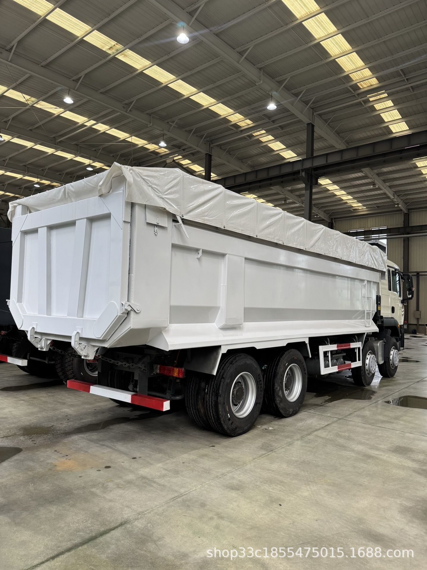 Export Howotx Heavy-Duty Dump Truck, 430 Horsepower, Left-Hand Drive, for Mining and Sand and Gravel Transport, Direct Supply from Factory